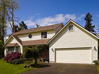 Garage Door Repair Pros Near Bloomfield Area